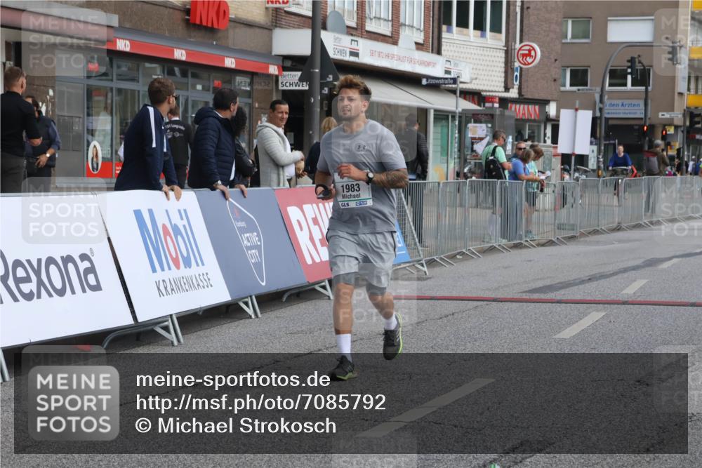 15.09.2024 - PSD Bank Halbmarathon Michael Strokosch http://msf.ph/oto/7085792 15.09.2024 12:33:40 Ziel 1983, 2331, 3107 meine-sportfotos.de