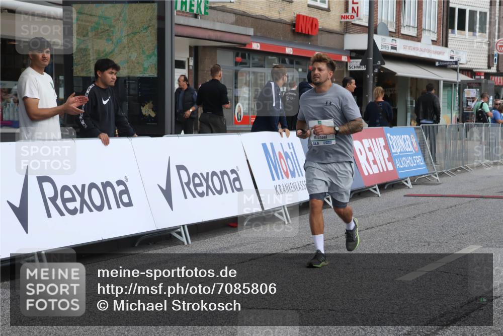 15.09.2024 - PSD Bank Halbmarathon Michael Strokosch http://msf.ph/oto/7085806 15.09.2024 12:33:41 Ziel 1983, 3107, 3451 meine-sportfotos.de