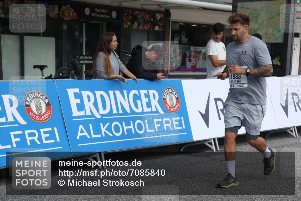15.09.2024 - PSD Bank Halbmarathon Michael Strokosch http://msf.ph/oto/7085840 15.09.2024 12:33:43 Ziel 1983, 3451 meine-sportfotos.de