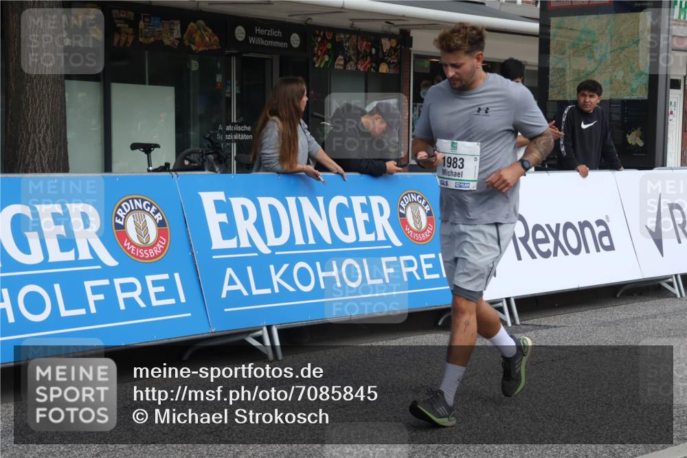 15.09.2024 - PSD Bank Halbmarathon Michael Strokosch http://msf.ph/oto/7085845 15.09.2024 12:33:43 Ziel 1983, 3451 meine-sportfotos.de