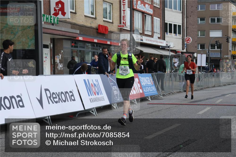 15.09.2024 - PSD Bank Halbmarathon Michael Strokosch http://msf.ph/oto/7085854 15.09.2024 12:33:50 Ziel 1983, 2376, 3433, 3451 meine-sportfotos.de