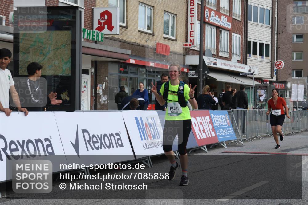 15.09.2024 - PSD Bank Halbmarathon Michael Strokosch http://msf.ph/oto/7085858 15.09.2024 12:33:51 Ziel 1983, 2376, 3433, 3451 meine-sportfotos.de