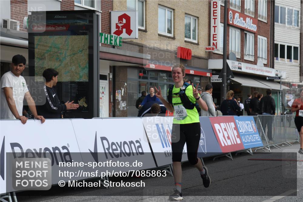 15.09.2024 - PSD Bank Halbmarathon Michael Strokosch http://msf.ph/oto/7085863 15.09.2024 12:33:51 Ziel 1983, 2376, 3433, 3451 meine-sportfotos.de