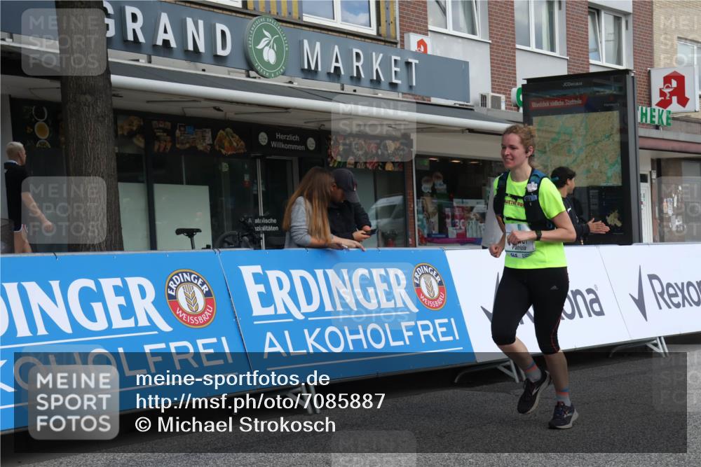 15.09.2024 - PSD Bank Halbmarathon Michael Strokosch http://msf.ph/oto/7085887 15.09.2024 12:33:52 Ziel 2376, 3433, 3451 meine-sportfotos.de