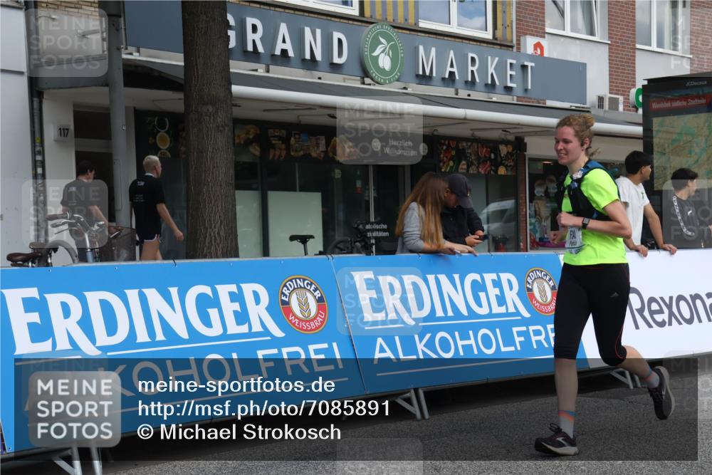 15.09.2024 - PSD Bank Halbmarathon Michael Strokosch http://msf.ph/oto/7085891 15.09.2024 12:33:52 Ziel 2376, 3433, 3451 meine-sportfotos.de