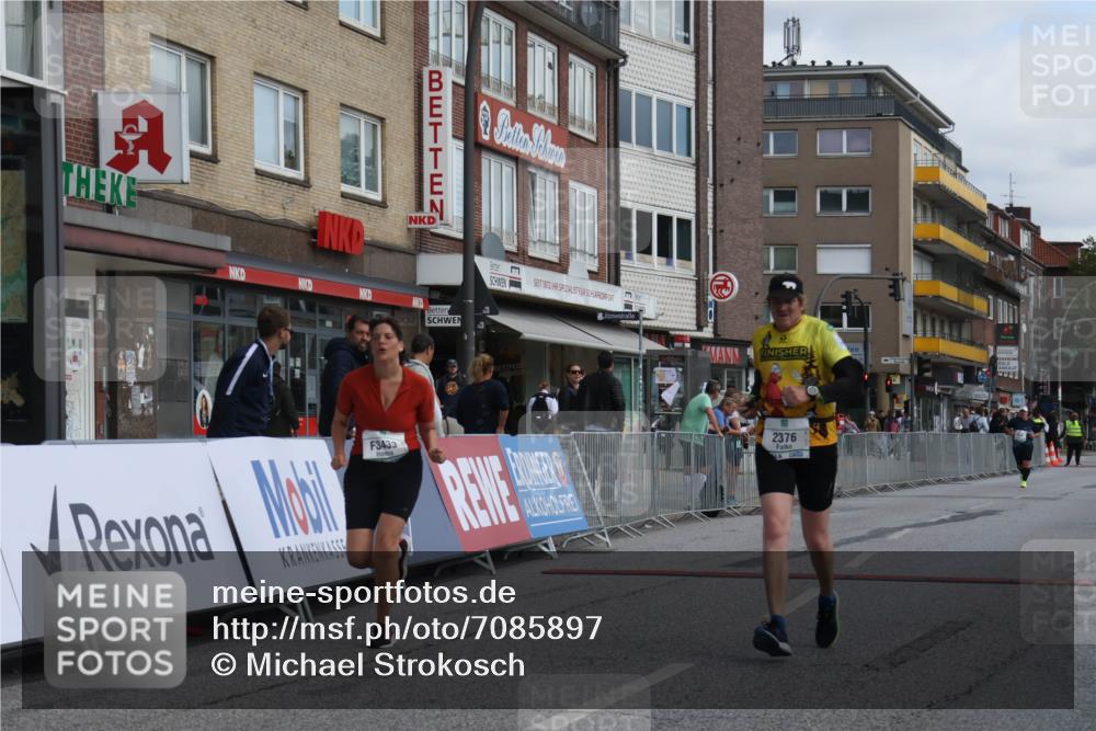 15.09.2024 - PSD Bank Halbmarathon Michael Strokosch http://msf.ph/oto/7085897 15.09.2024 12:33:53 Ziel 2376, 3433, 3451 meine-sportfotos.de