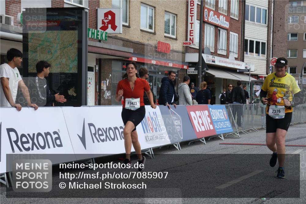 15.09.2024 - PSD Bank Halbmarathon Michael Strokosch http://msf.ph/oto/7085907 15.09.2024 12:33:54 Ziel 2376, 3433, 3451 meine-sportfotos.de