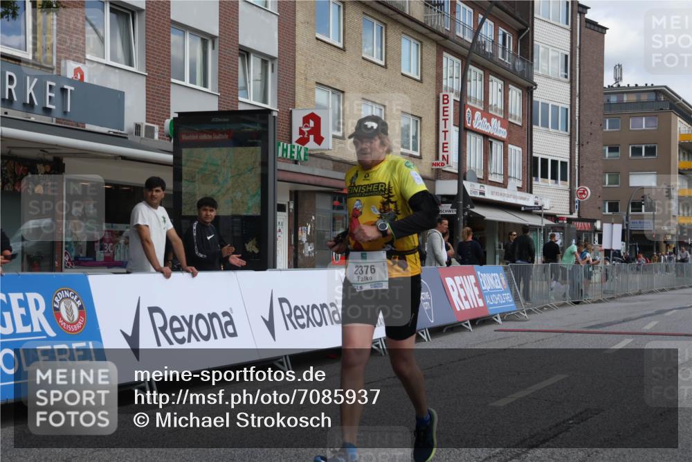 15.09.2024 - PSD Bank Halbmarathon Michael Strokosch http://msf.ph/oto/7085937 15.09.2024 12:33:55 Ziel 2376, 3433, 3451 meine-sportfotos.de