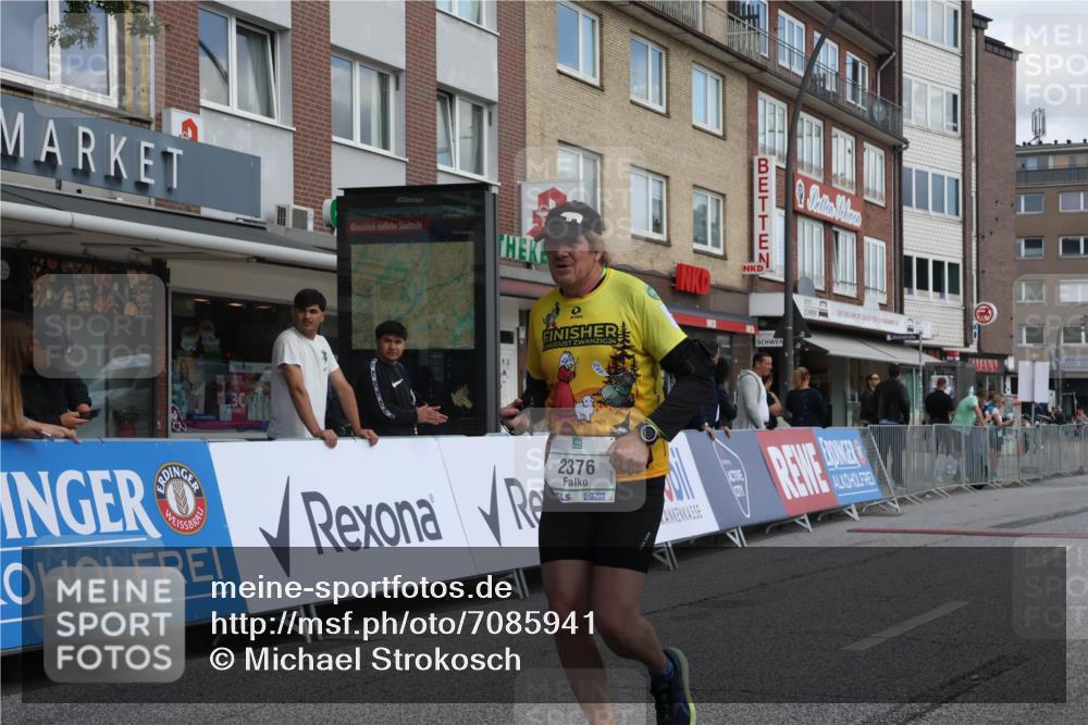 15.09.2024 - PSD Bank Halbmarathon Michael Strokosch http://msf.ph/oto/7085941 15.09.2024 12:33:56 Ziel 2376, 3433, 3451 meine-sportfotos.de