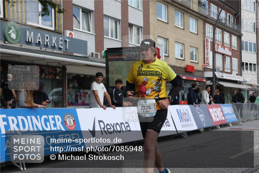 15.09.2024 - PSD Bank Halbmarathon Michael Strokosch http://msf.ph/oto/7085948 15.09.2024 12:33:56 Ziel 2376, 3433, 3451 meine-sportfotos.de