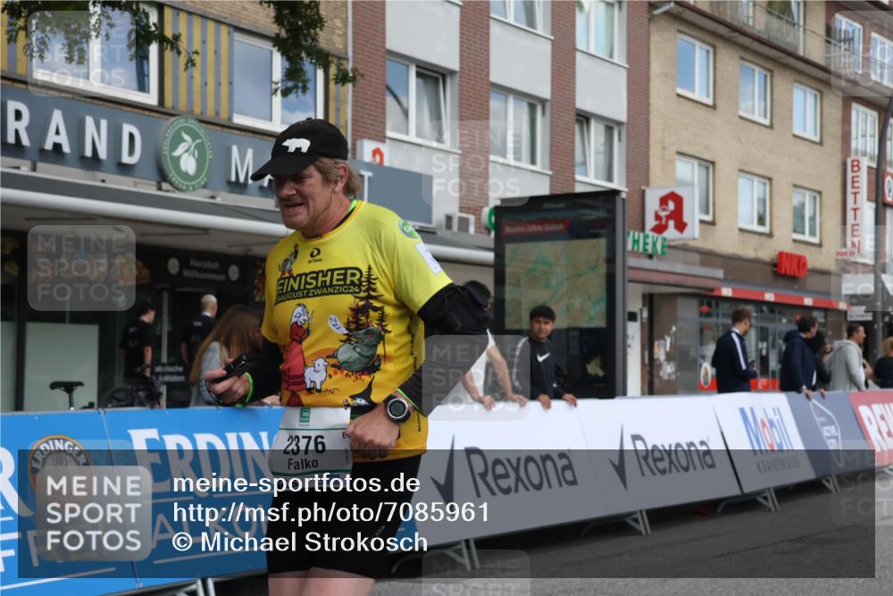 15.09.2024 - PSD Bank Halbmarathon Michael Strokosch http://msf.ph/oto/7085961 15.09.2024 12:33:56 Ziel 2376, 3433, 3451 meine-sportfotos.de