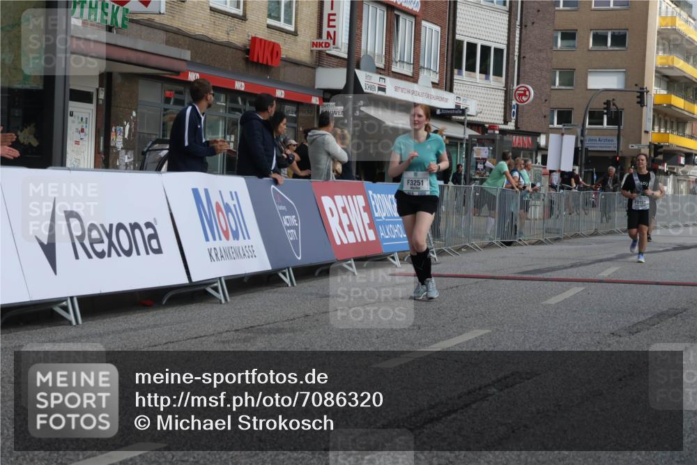 15.09.2024 - PSD Bank Halbmarathon Michael Strokosch http://msf.ph/oto/7086320 15.09.2024 12:34:39 Ziel 2438, 3151, 3251, 3485 meine-sportfotos.de