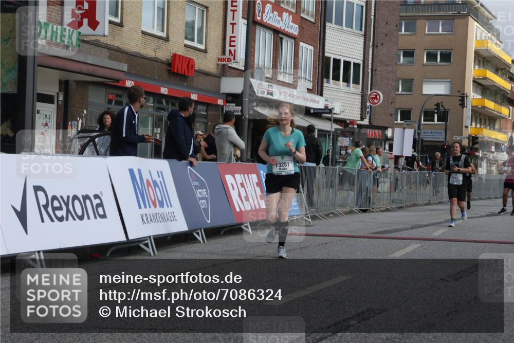 15.09.2024 - PSD Bank Halbmarathon Michael Strokosch http://msf.ph/oto/7086324 15.09.2024 12:34:39 Ziel 2438, 3151, 3251, 3485 meine-sportfotos.de