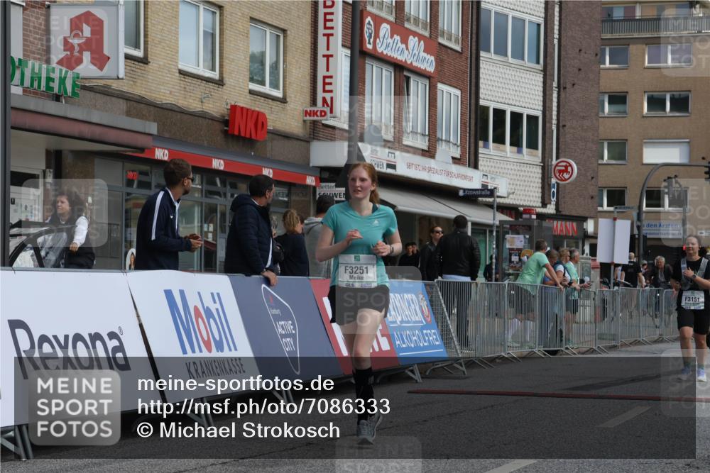 15.09.2024 - PSD Bank Halbmarathon Michael Strokosch http://msf.ph/oto/7086333 15.09.2024 12:34:40 Ziel 2438, 3151, 3251, 3485 meine-sportfotos.de