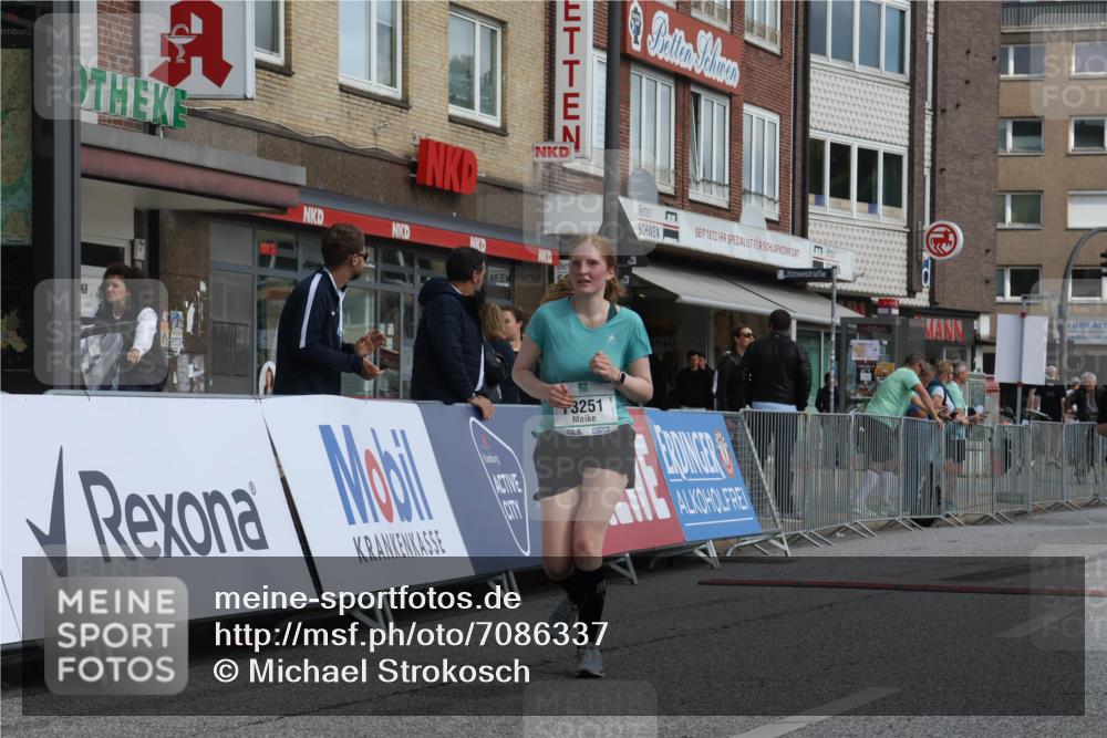 15.09.2024 - PSD Bank Halbmarathon Michael Strokosch http://msf.ph/oto/7086337 15.09.2024 12:34:40 Ziel 2438, 3151, 3251, 3485 meine-sportfotos.de