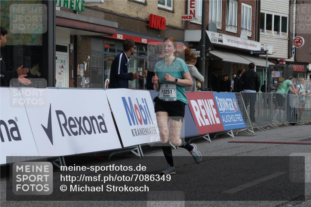 15.09.2024 - PSD Bank Halbmarathon Michael Strokosch http://msf.ph/oto/7086349 15.09.2024 12:34:40 Ziel 2438, 3151, 3251, 3485 meine-sportfotos.de