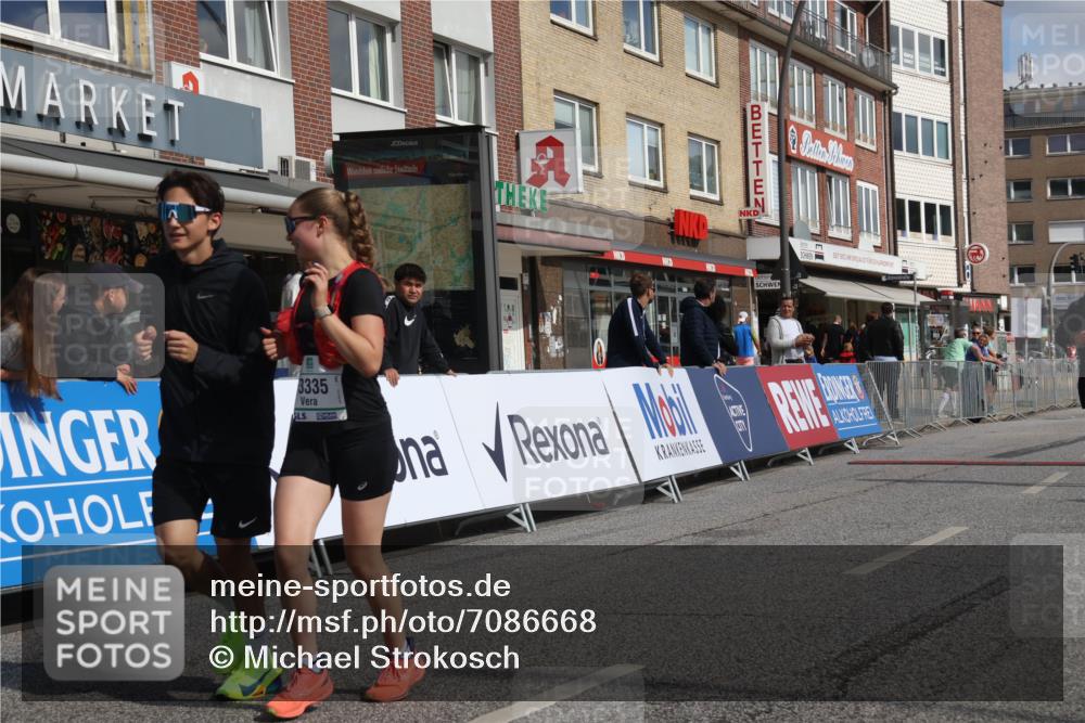 15.09.2024 - PSD Bank Halbmarathon Michael Strokosch http://msf.ph/oto/7086668 15.09.2024 12:35:13 Ziel 2207, 2324, 3300, 3335 meine-sportfotos.de