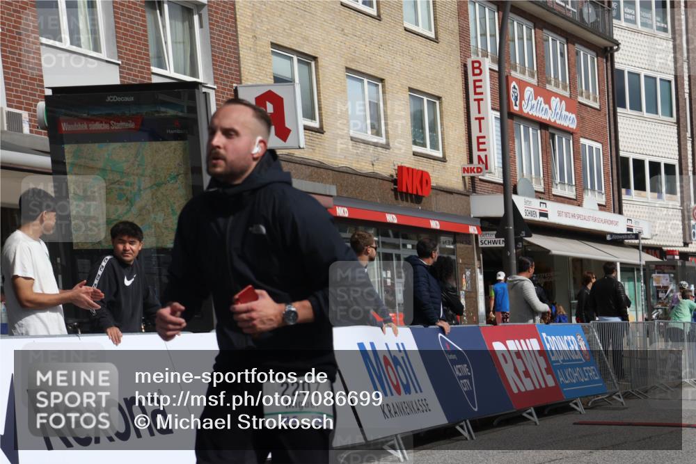 15.09.2024 - PSD Bank Halbmarathon Michael Strokosch http://msf.ph/oto/7086699 15.09.2024 12:35:16 Ziel 2207, 2324, 3300, 3329, 3335, 3468 meine-sportfotos.de