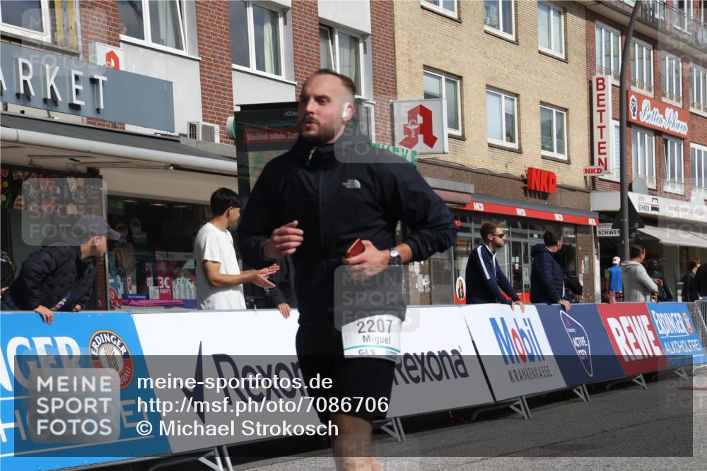 15.09.2024 - PSD Bank Halbmarathon Michael Strokosch http://msf.ph/oto/7086706 15.09.2024 12:35:17 Ziel 2207, 2324, 3300, 3329, 3335, 3468 meine-sportfotos.de