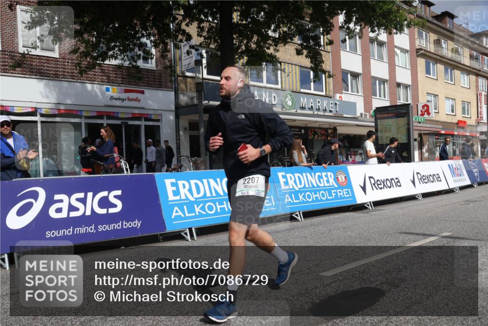 15.09.2024 - PSD Bank Halbmarathon Michael Strokosch http://msf.ph/oto/7086729 15.09.2024 12:35:18 Ziel 2207, 2324, 3071, 3300, 3329, 3335, 3468 meine-sportfotos.de