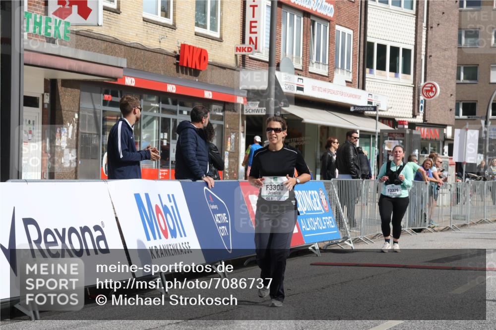 15.09.2024 - PSD Bank Halbmarathon Michael Strokosch http://msf.ph/oto/7086737 15.09.2024 12:35:21 Ziel 2207, 2324, 3071, 3178, 3300, 3329, 3335, 3468 meine-sportfotos.de
