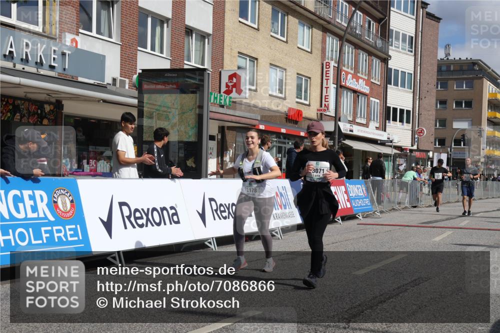 15.09.2024 - PSD Bank Halbmarathon Michael Strokosch http://msf.ph/oto/7086866 15.09.2024 12:35:29 Ziel 1504, 1895, 2257, 2286, 3071, 3178, 3300, 3329, 3468 meine-sportfotos.de