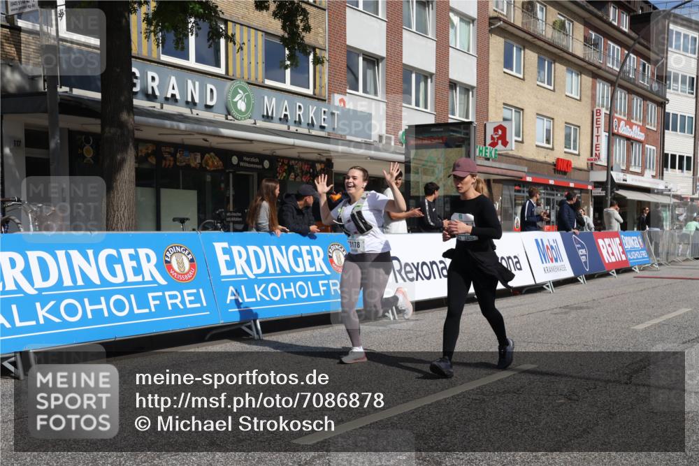 15.09.2024 - PSD Bank Halbmarathon Michael Strokosch http://msf.ph/oto/7086878 15.09.2024 12:35:30 Ziel 1504, 1895, 2257, 2286, 3071, 3178, 3300, 3329, 3468 meine-sportfotos.de