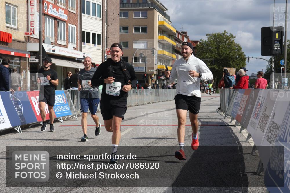 15.09.2024 - PSD Bank Halbmarathon Michael Strokosch http://msf.ph/oto/7086920 15.09.2024 12:35:34 Ziel 1504, 1895, 2257, 2286, 3071, 3178, 3329, 3468 meine-sportfotos.de