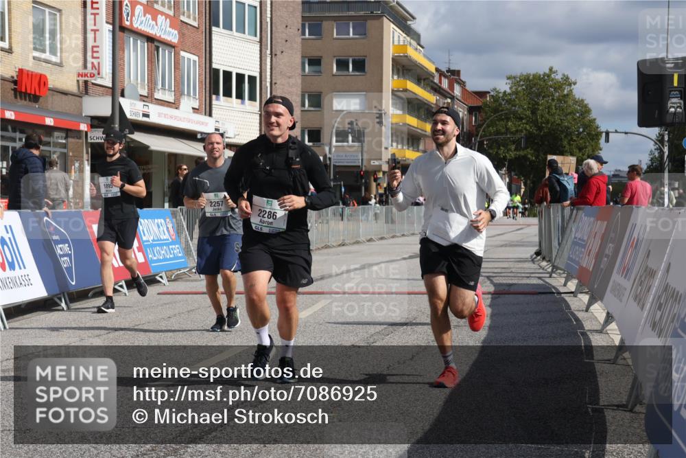 15.09.2024 - PSD Bank Halbmarathon Michael Strokosch http://msf.ph/oto/7086925 15.09.2024 12:35:34 Ziel 1504, 1895, 2257, 2286, 3071, 3178, 3329, 3468 meine-sportfotos.de