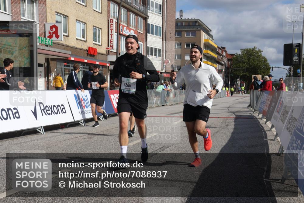 15.09.2024 - PSD Bank Halbmarathon Michael Strokosch http://msf.ph/oto/7086937 15.09.2024 12:35:35 Ziel 1504, 1895, 2257, 2286, 3071, 3178, 3329, 3468 meine-sportfotos.de