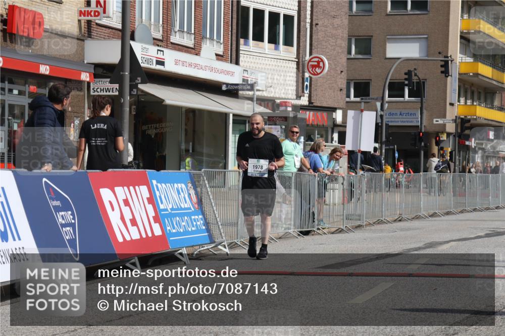15.09.2024 - PSD Bank Halbmarathon Michael Strokosch http://msf.ph/oto/7087143 15.09.2024 12:36:28 Ziel 1978, 3404, 3411 meine-sportfotos.de