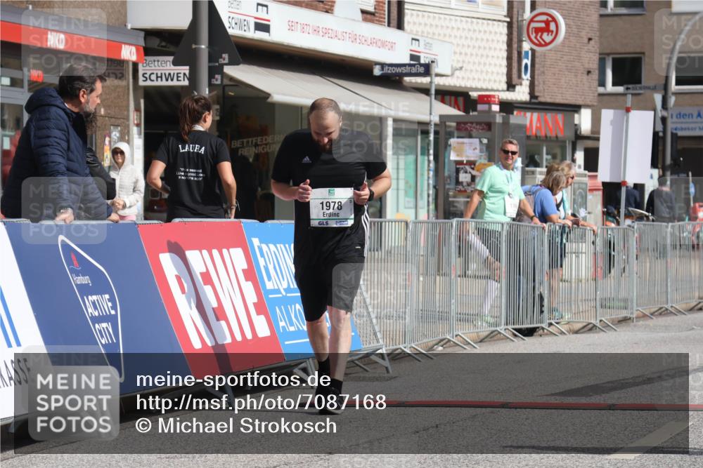15.09.2024 - PSD Bank Halbmarathon Michael Strokosch http://msf.ph/oto/7087168 15.09.2024 12:36:30 Ziel 1978, 3404, 3411 meine-sportfotos.de