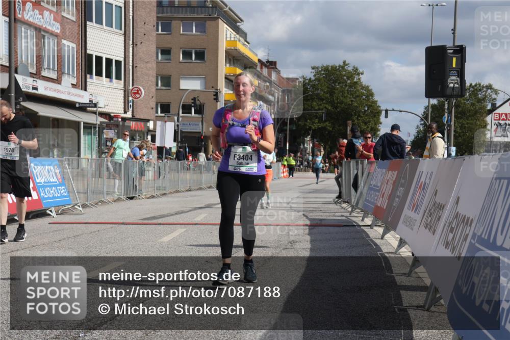15.09.2024 - PSD Bank Halbmarathon Michael Strokosch http://msf.ph/oto/7087188 15.09.2024 12:36:32 Ziel 1978, 3404, 3411 meine-sportfotos.de
