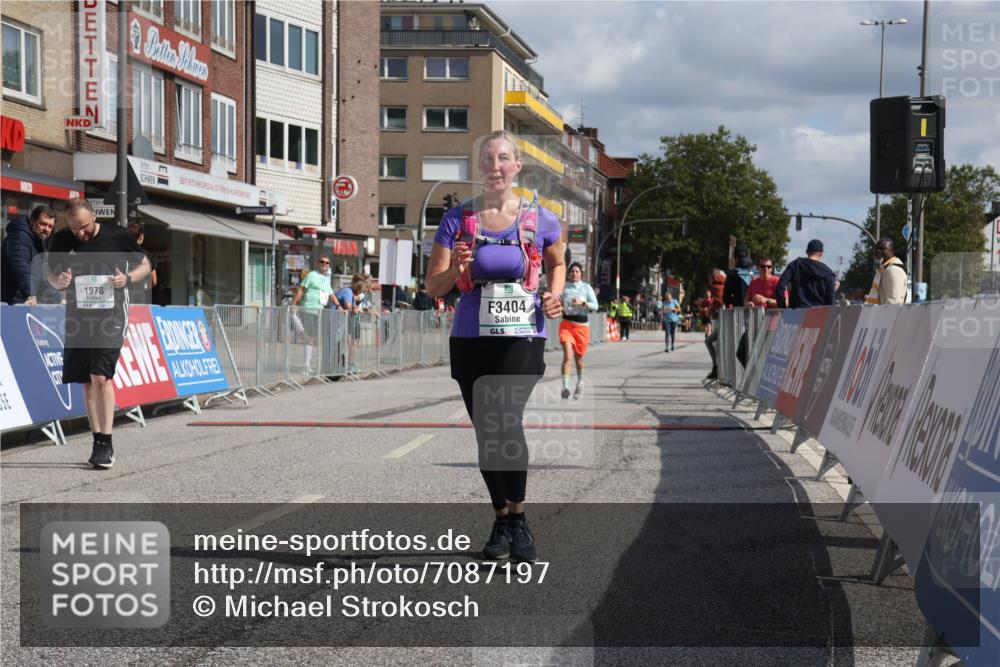 15.09.2024 - PSD Bank Halbmarathon Michael Strokosch http://msf.ph/oto/7087197 15.09.2024 12:36:33 Ziel 1978, 3404, 3411 meine-sportfotos.de