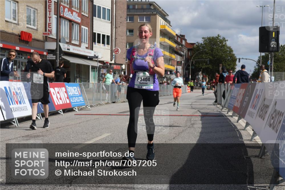 15.09.2024 - PSD Bank Halbmarathon Michael Strokosch http://msf.ph/oto/7087205 15.09.2024 12:36:33 Ziel 1978, 3404, 3411 meine-sportfotos.de