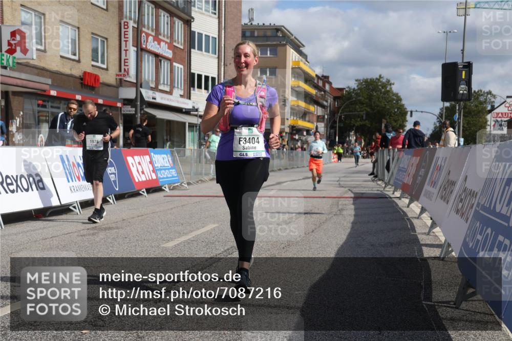 15.09.2024 - PSD Bank Halbmarathon Michael Strokosch http://msf.ph/oto/7087216 15.09.2024 12:36:33 Ziel 1978, 3404, 3411 meine-sportfotos.de