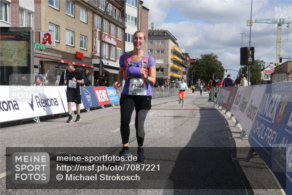 15.09.2024 - PSD Bank Halbmarathon Michael Strokosch http://msf.ph/oto/7087221 15.09.2024 12:36:34 Ziel 1978, 3404, 3411 meine-sportfotos.de