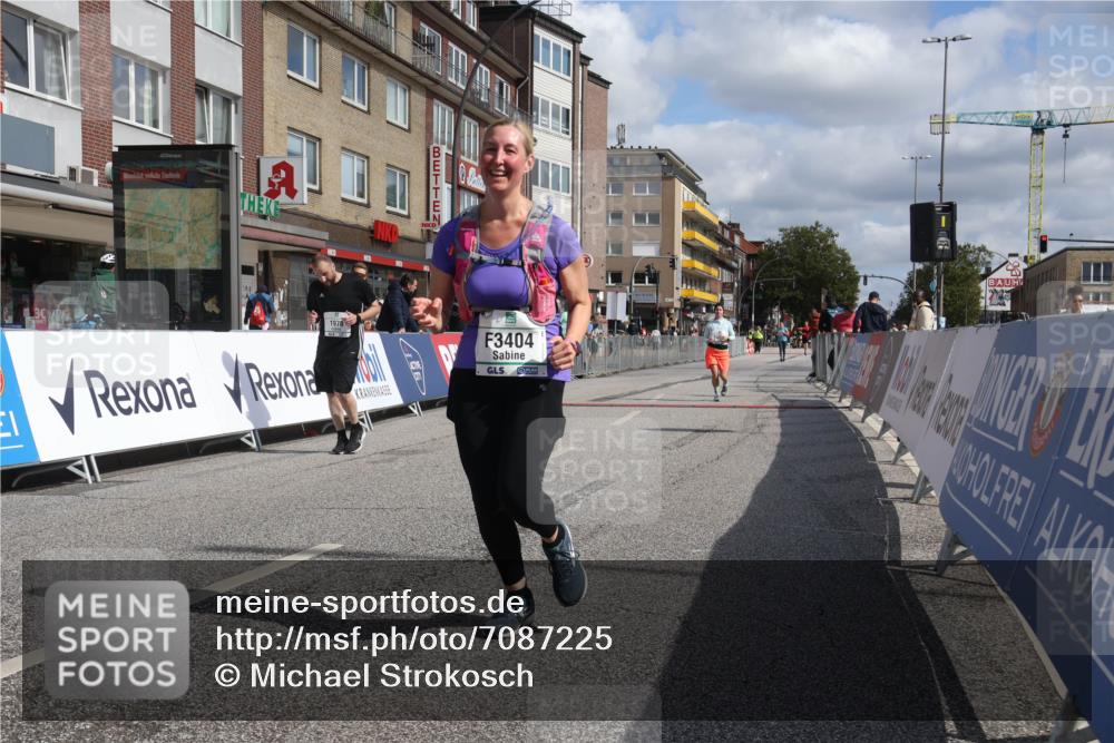 15.09.2024 - PSD Bank Halbmarathon Michael Strokosch http://msf.ph/oto/7087225 15.09.2024 12:36:34 Ziel 1978, 3404, 3411 meine-sportfotos.de