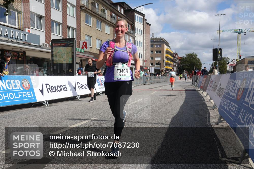 15.09.2024 - PSD Bank Halbmarathon Michael Strokosch http://msf.ph/oto/7087230 15.09.2024 12:36:34 Ziel 1978, 3404, 3411 meine-sportfotos.de