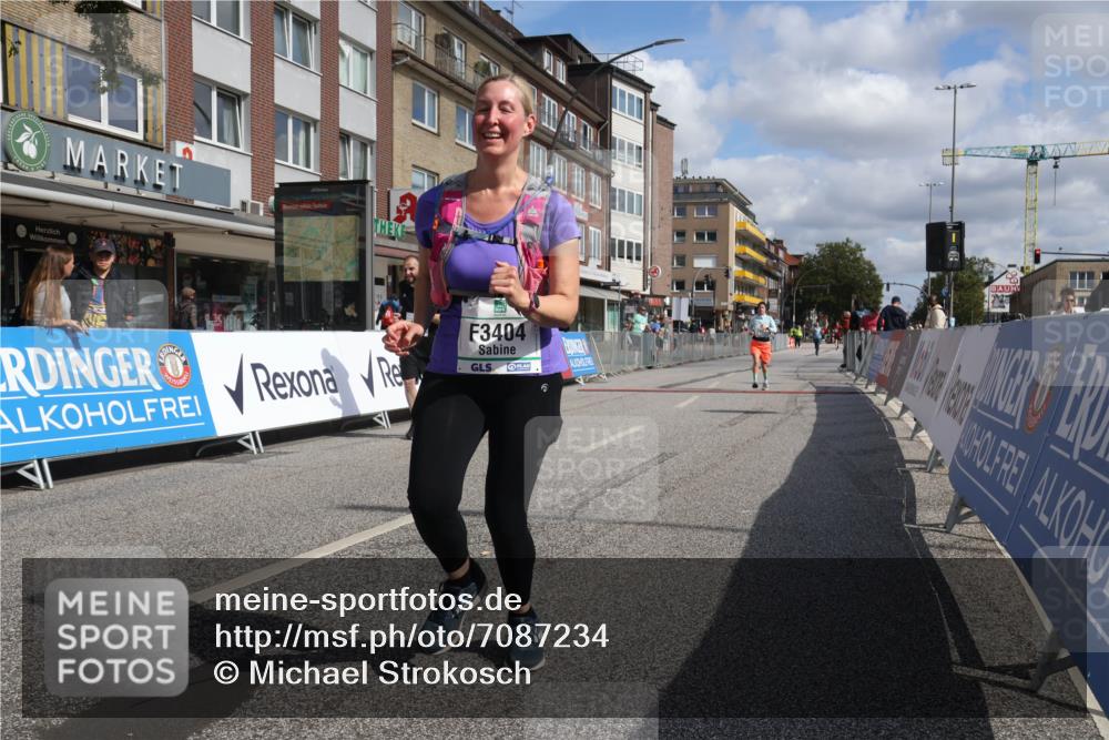 15.09.2024 - PSD Bank Halbmarathon Michael Strokosch http://msf.ph/oto/7087234 15.09.2024 12:36:35 Ziel 1978, 3404, 3411 meine-sportfotos.de