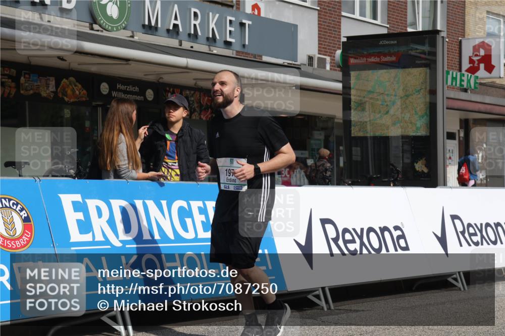 15.09.2024 - PSD Bank Halbmarathon Michael Strokosch http://msf.ph/oto/7087250 15.09.2024 12:36:36 Ziel 1978, 3404, 3411 meine-sportfotos.de