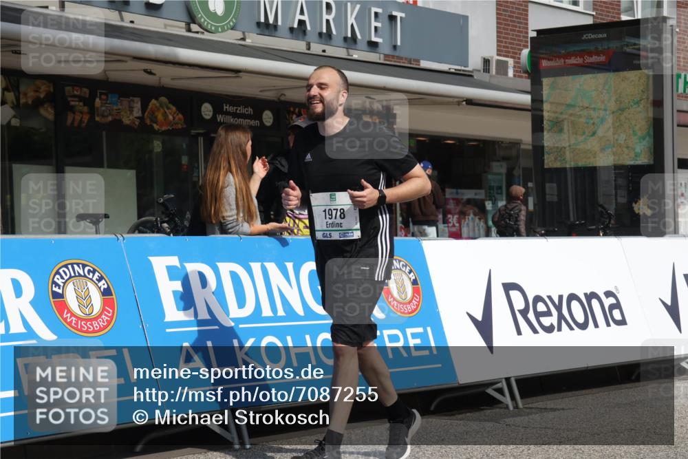15.09.2024 - PSD Bank Halbmarathon Michael Strokosch http://msf.ph/oto/7087255 15.09.2024 12:36:37 Ziel 1978, 3404, 3411 meine-sportfotos.de