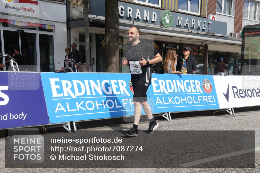 15.09.2024 - PSD Bank Halbmarathon Michael Strokosch http://msf.ph/oto/7087274 15.09.2024 12:36:37 Ziel 1978, 3404, 3411 meine-sportfotos.de