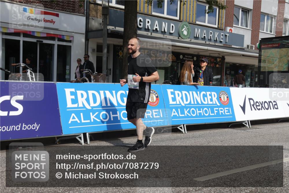 15.09.2024 - PSD Bank Halbmarathon Michael Strokosch http://msf.ph/oto/7087279 15.09.2024 12:36:37 Ziel 1978, 3404, 3411 meine-sportfotos.de