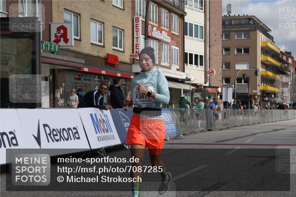 15.09.2024 - PSD Bank Halbmarathon Michael Strokosch http://msf.ph/oto/7087285 15.09.2024 12:36:39 Ziel 1978, 3404, 3411 meine-sportfotos.de