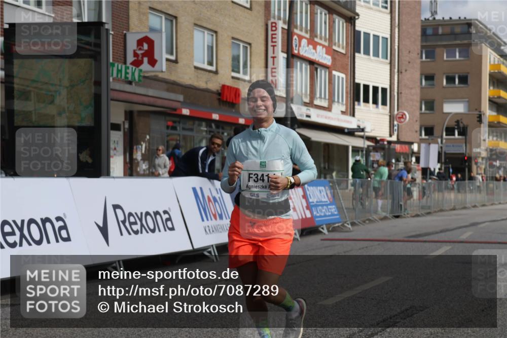 15.09.2024 - PSD Bank Halbmarathon Michael Strokosch http://msf.ph/oto/7087289 15.09.2024 12:36:39 Ziel 1978, 3404, 3411 meine-sportfotos.de