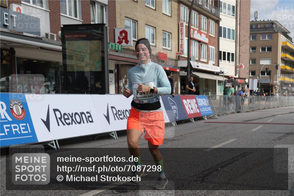15.09.2024 - PSD Bank Halbmarathon Michael Strokosch http://msf.ph/oto/7087298 15.09.2024 12:36:40 Ziel 1978, 3404, 3411 meine-sportfotos.de