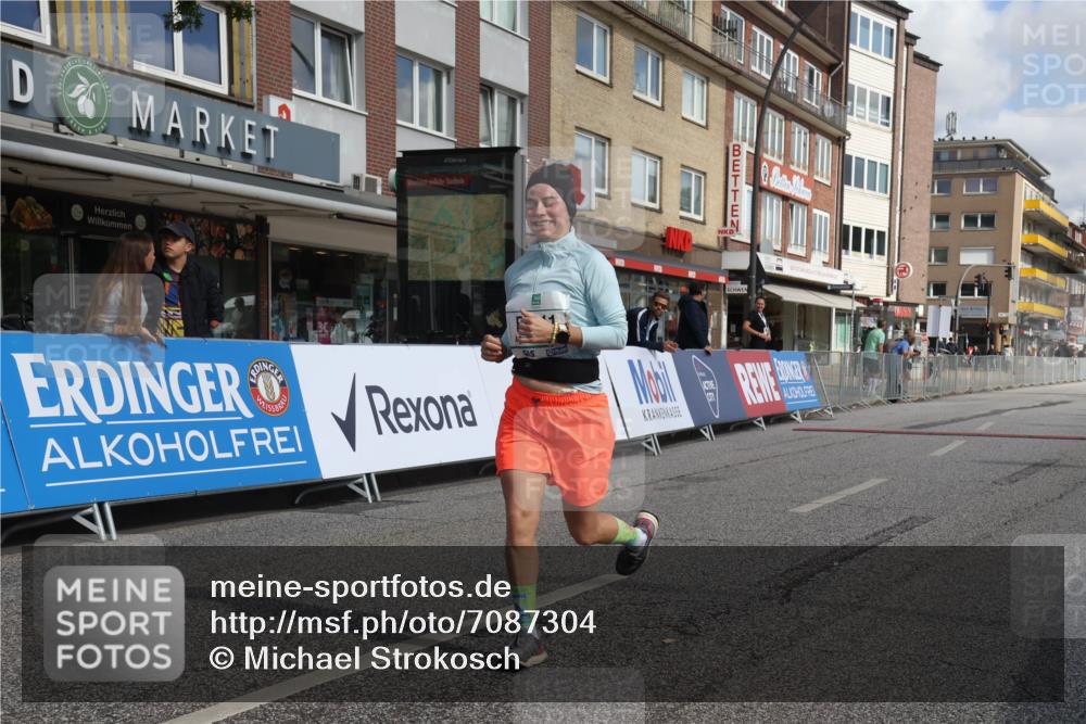 15.09.2024 - PSD Bank Halbmarathon Michael Strokosch http://msf.ph/oto/7087304 15.09.2024 12:36:40 Ziel 1978, 3404, 3411 meine-sportfotos.de