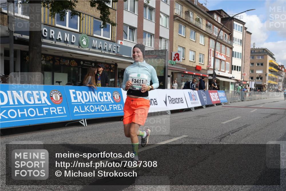 15.09.2024 - PSD Bank Halbmarathon Michael Strokosch http://msf.ph/oto/7087308 15.09.2024 12:36:40 Ziel 1978, 3404, 3411 meine-sportfotos.de