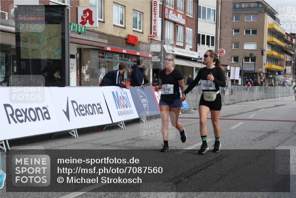 15.09.2024 - PSD Bank Halbmarathon Michael Strokosch http://msf.ph/oto/7087560 15.09.2024 12:37:20 Ziel 2742, 2761, 3386 meine-sportfotos.de